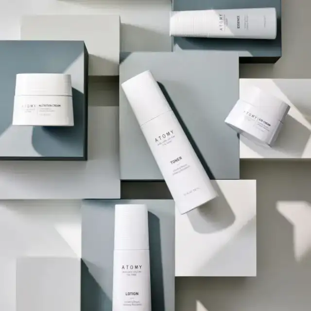 Colección Atomy Absolute Skincare en composición gris