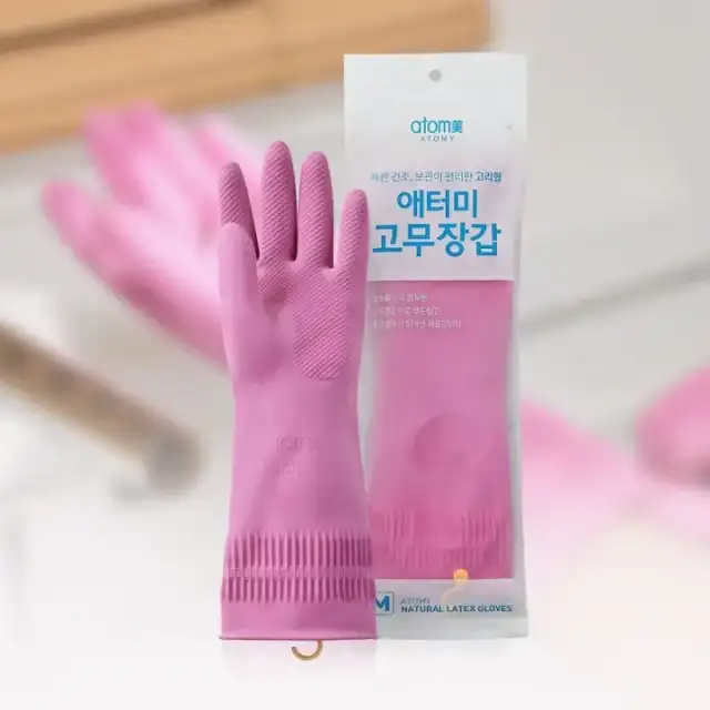 Guantes rosados Atomy para limpieza del hogar