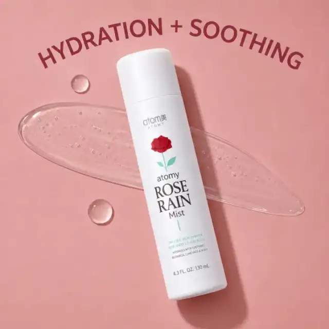 Atomy Rose Rain Mist sobre fondo coral