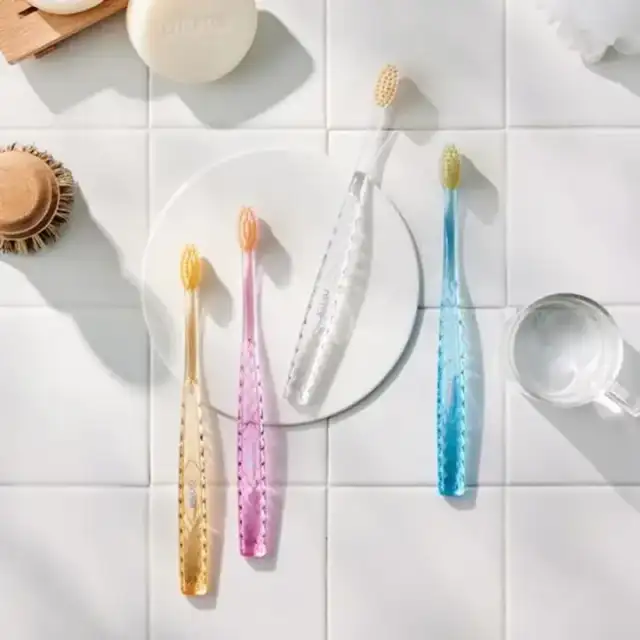 Cepillos dentales Atomy en varios colores