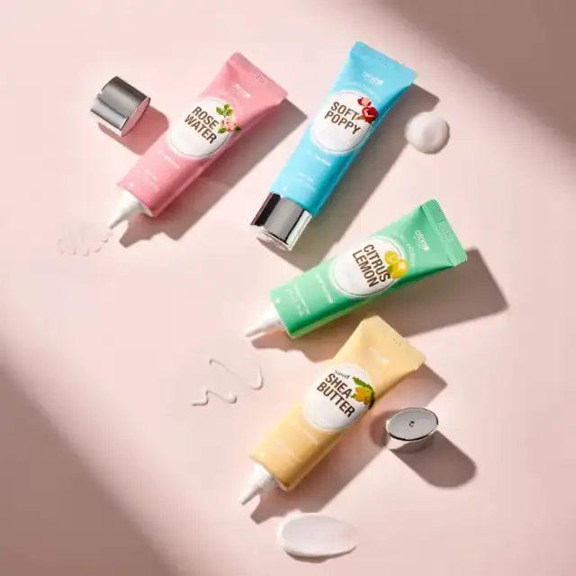 Pastas dentales Atomy en tubos de colores